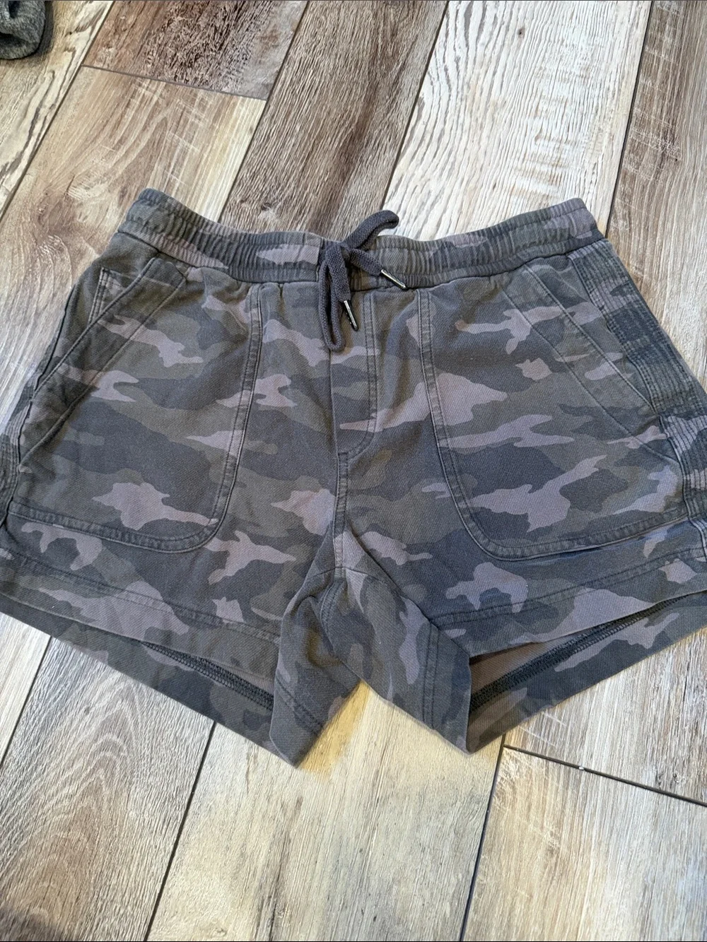 Athleta Camo Farallon Short Size 10 - Picture 3 of 7